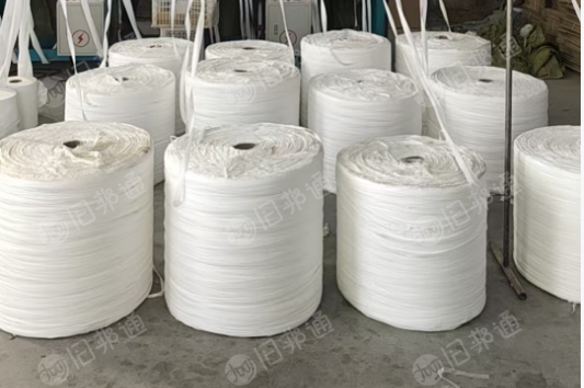 长期出售白色涤纶木浆无纺布盘料，2-3厘米宽，适合打绳子用