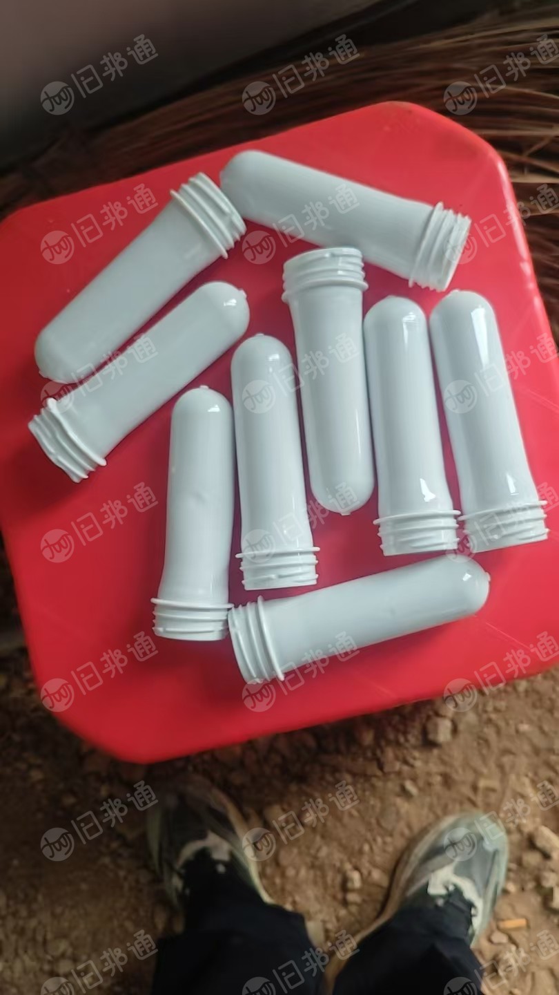 出售PET瓶胚，中石化和饮品厂下来的，现货30多吨