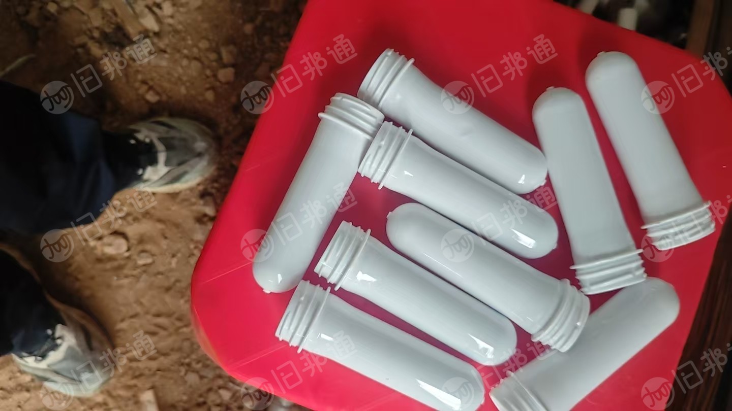 出售PET瓶胚，中石化和饮品厂下来的，现货30多吨