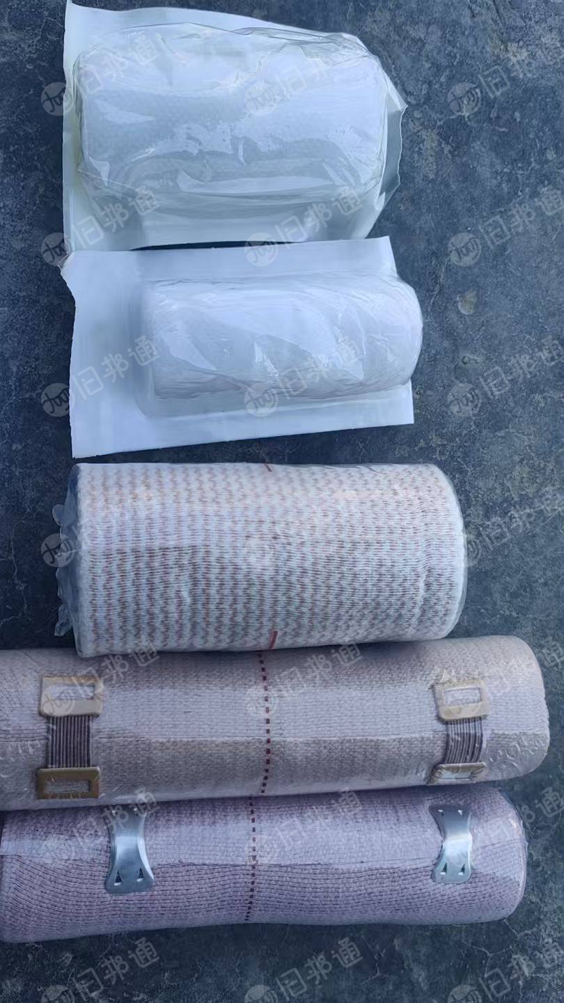 出售库存绷带，裸卷没有包装，现货有10万多个，货在安徽蚌埠