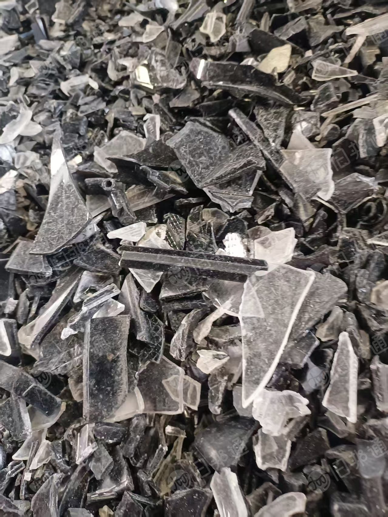 大量求购PC破碎料，特级透明PC破碎料，一级透明PC破碎料，PC黑白灯罩破碎料，唱片，蓝绿板
