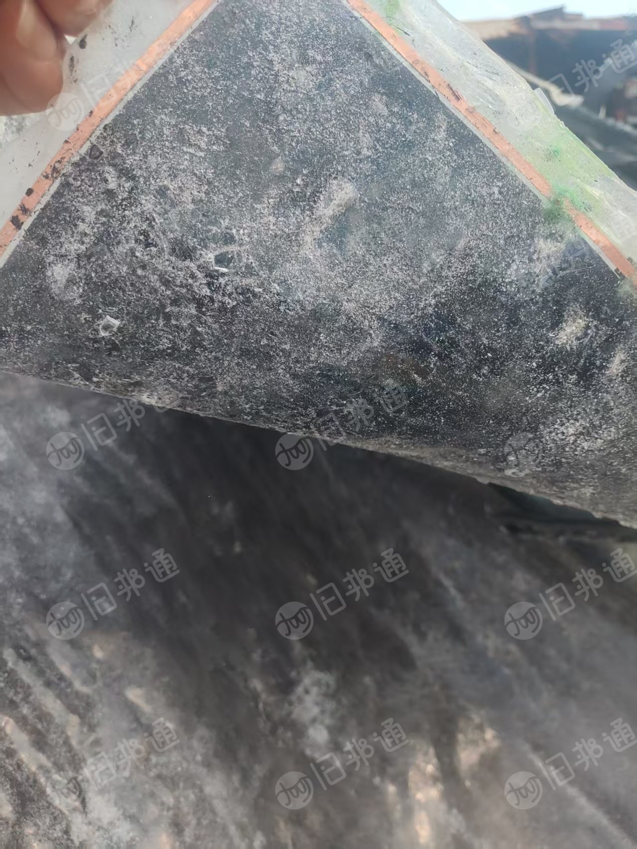 出售汽车挡风玻璃废料,中间含胶,现货100多吨
