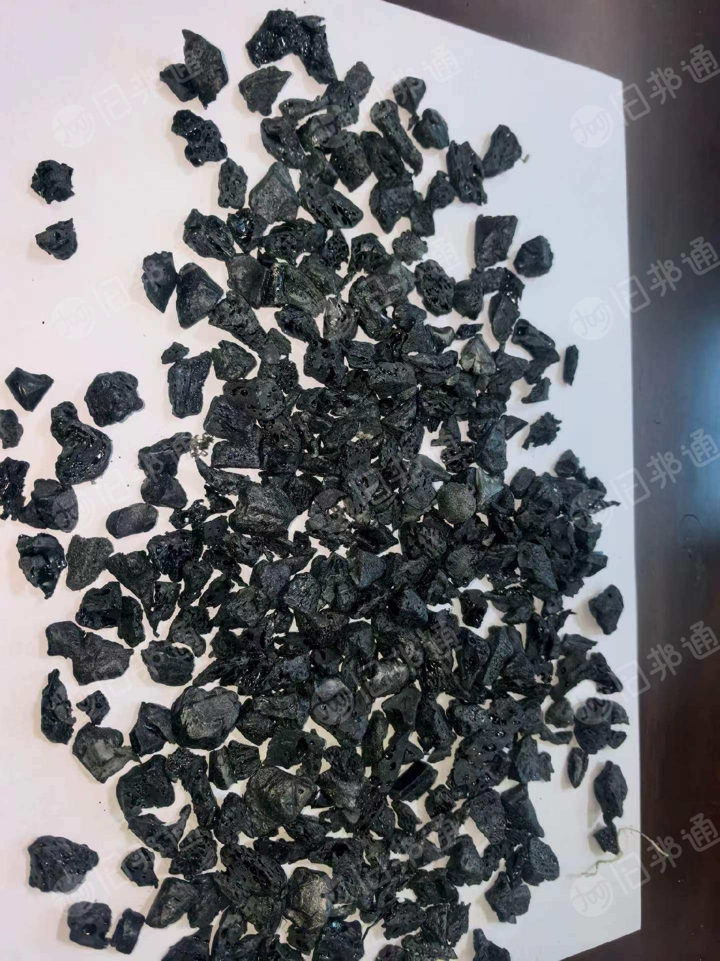 出售汽车合金胶块破碎料，现货10吨