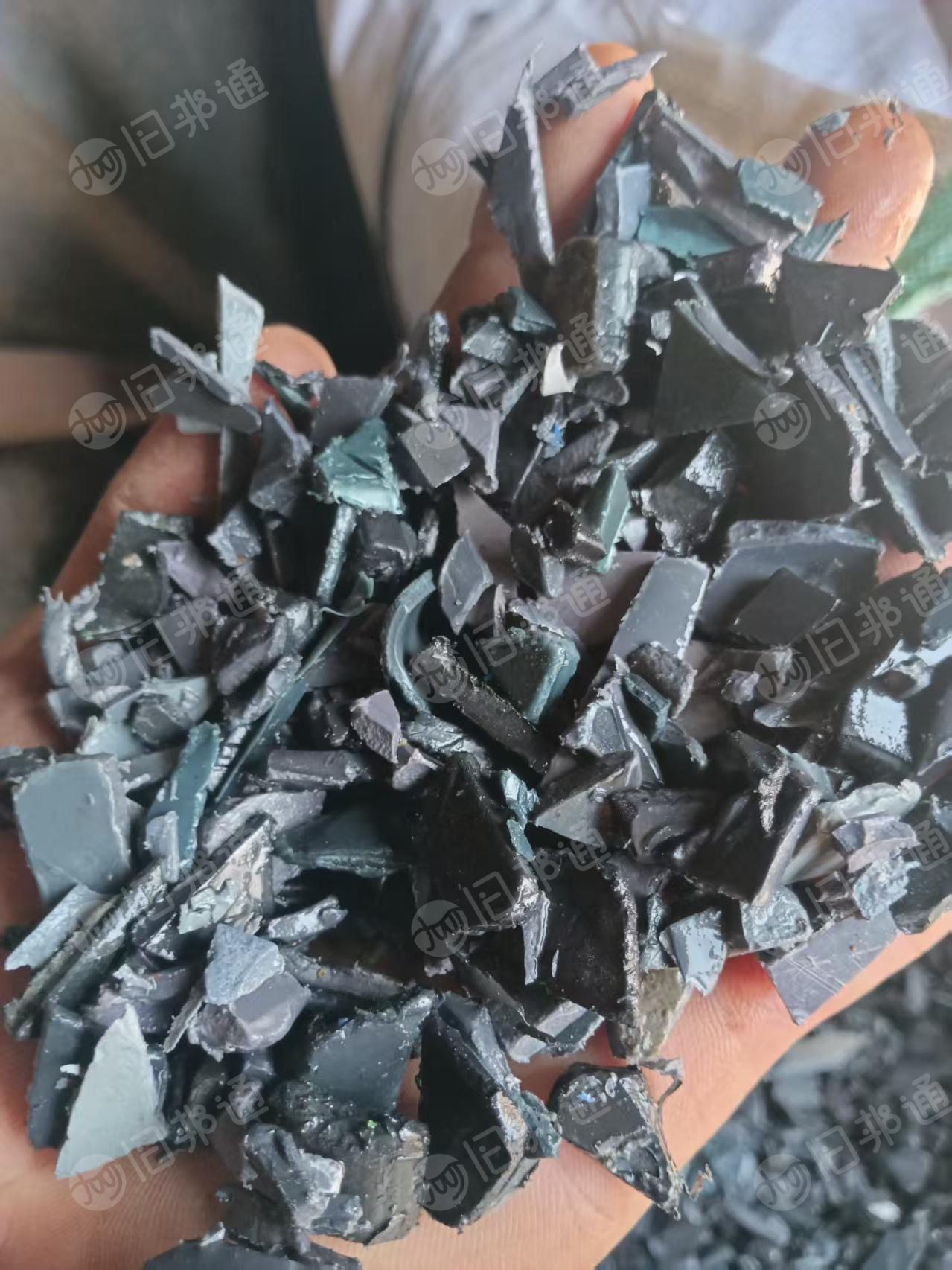 出售HDPE垃圾桶破碎料