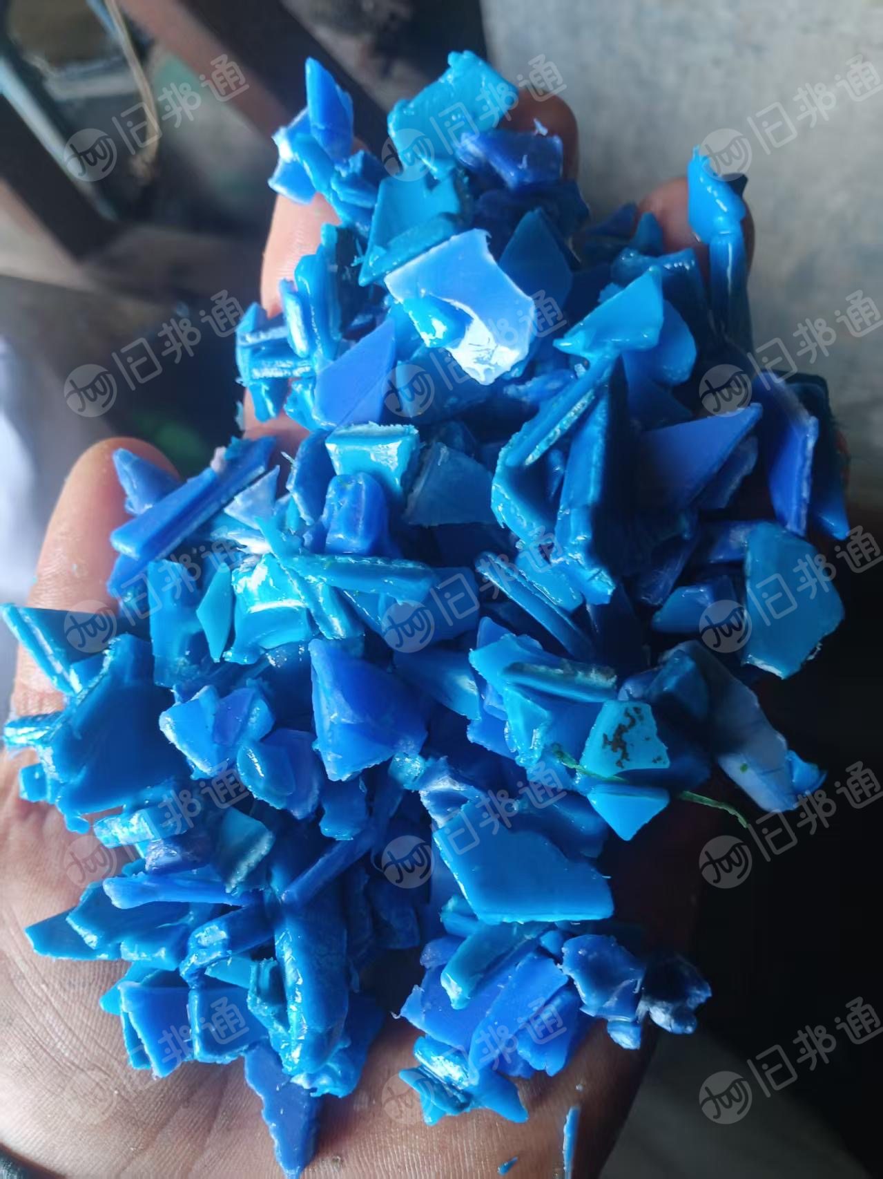 出售HDPE垃圾桶破碎料