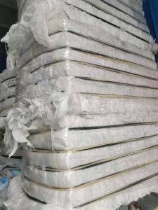 出售箱包厂下来的白色纯pp无纺布和高压膜，月供40吨
