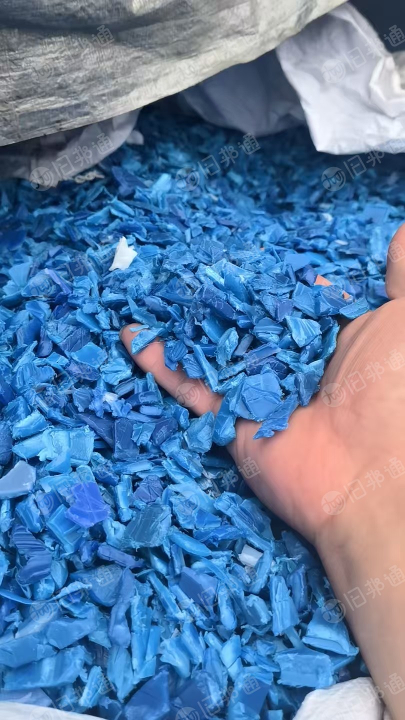 长期出售蓝桶破碎料,大蓝桶小蓝桶都有