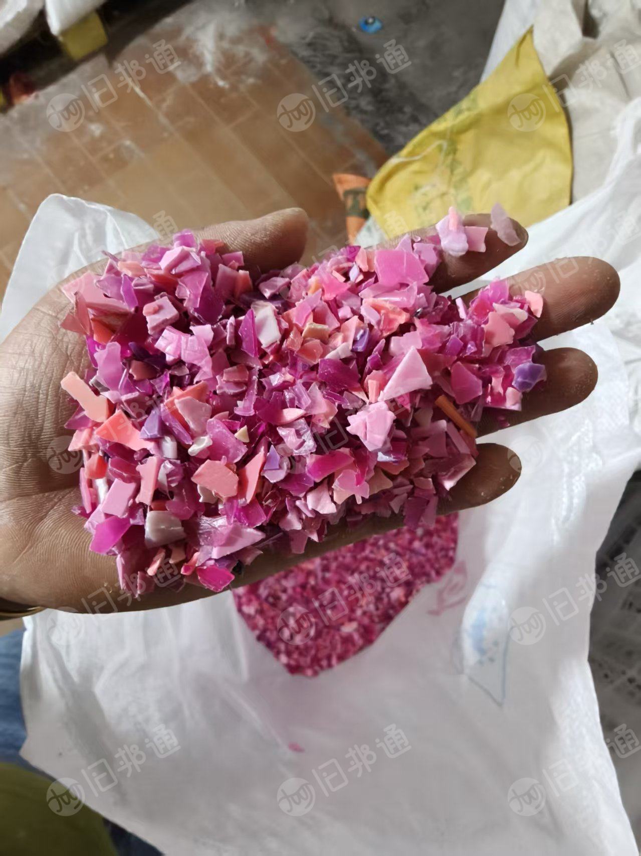 长期出售pp水果筐破碎料，黄色红色玫红色，现货11吨