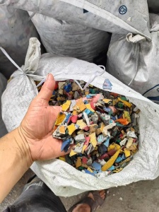 长期出售涂料桶破碎料，现货20多吨
