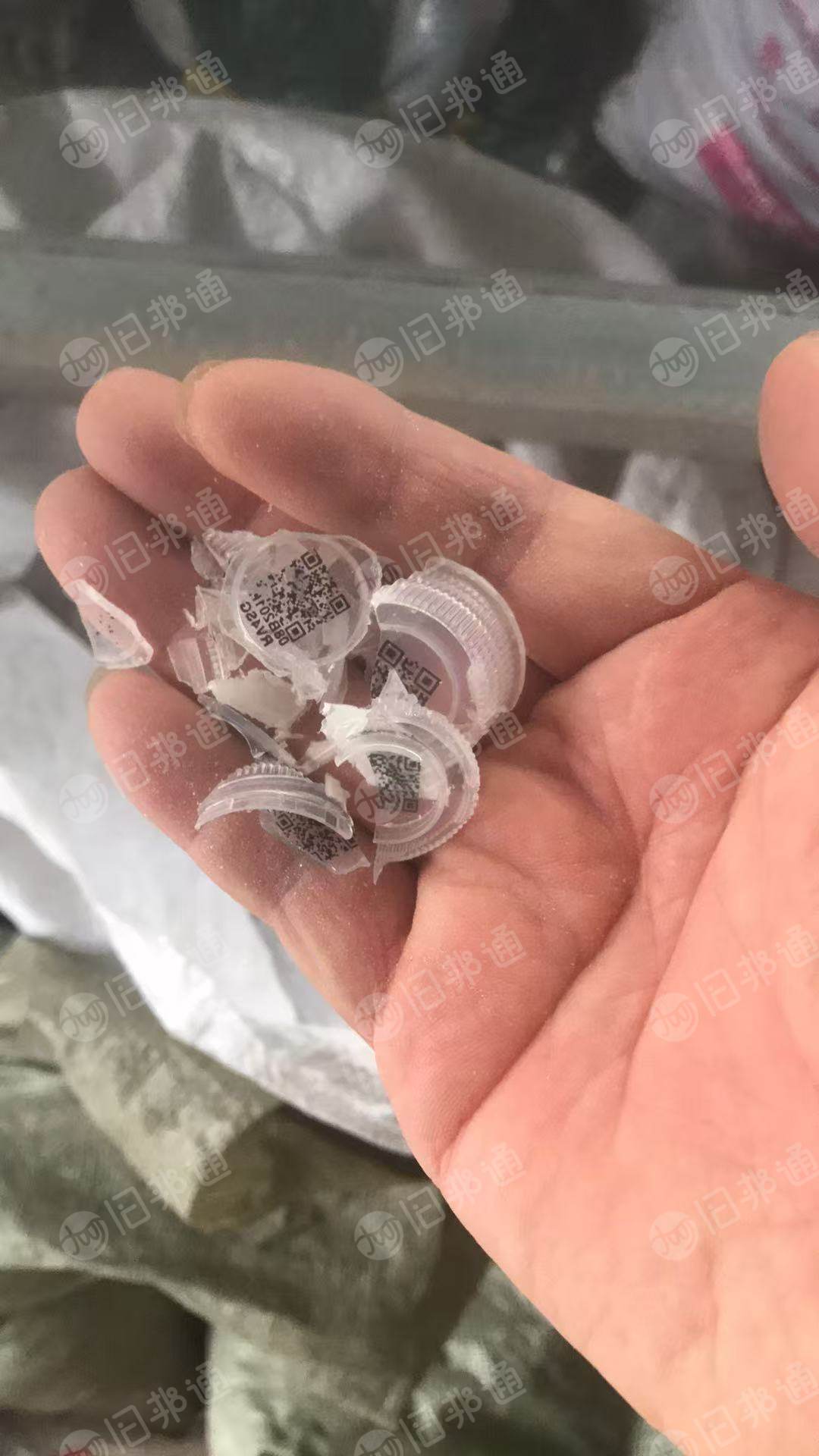 出售PS透苯瓶盖破碎料，白色，米色，杂色都有，长期有货