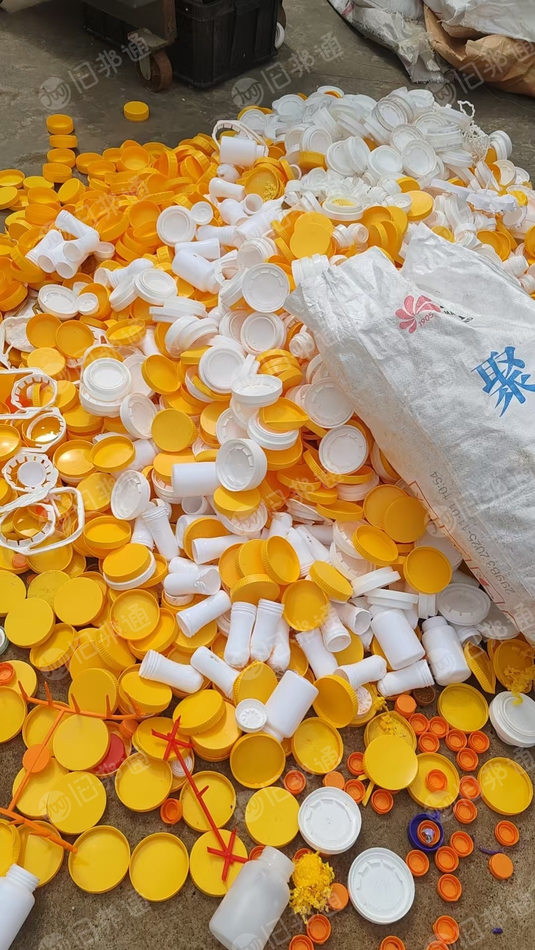 出售PE原生管破碎料,油壶瓶盖,统货出