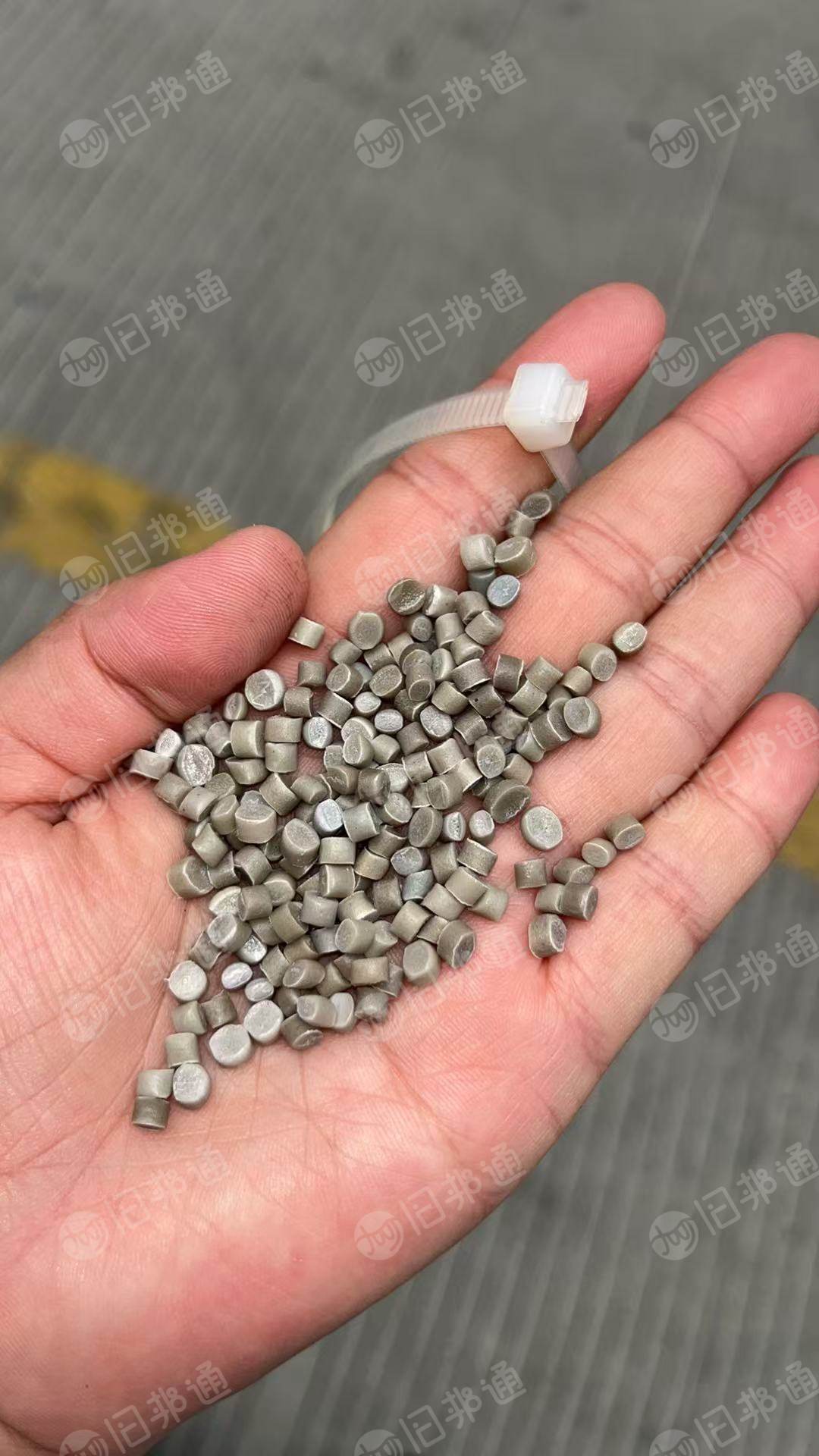 厂家出售高压颗粒,低压颗粒,过120目,吹膜、注塑、拔管可以用