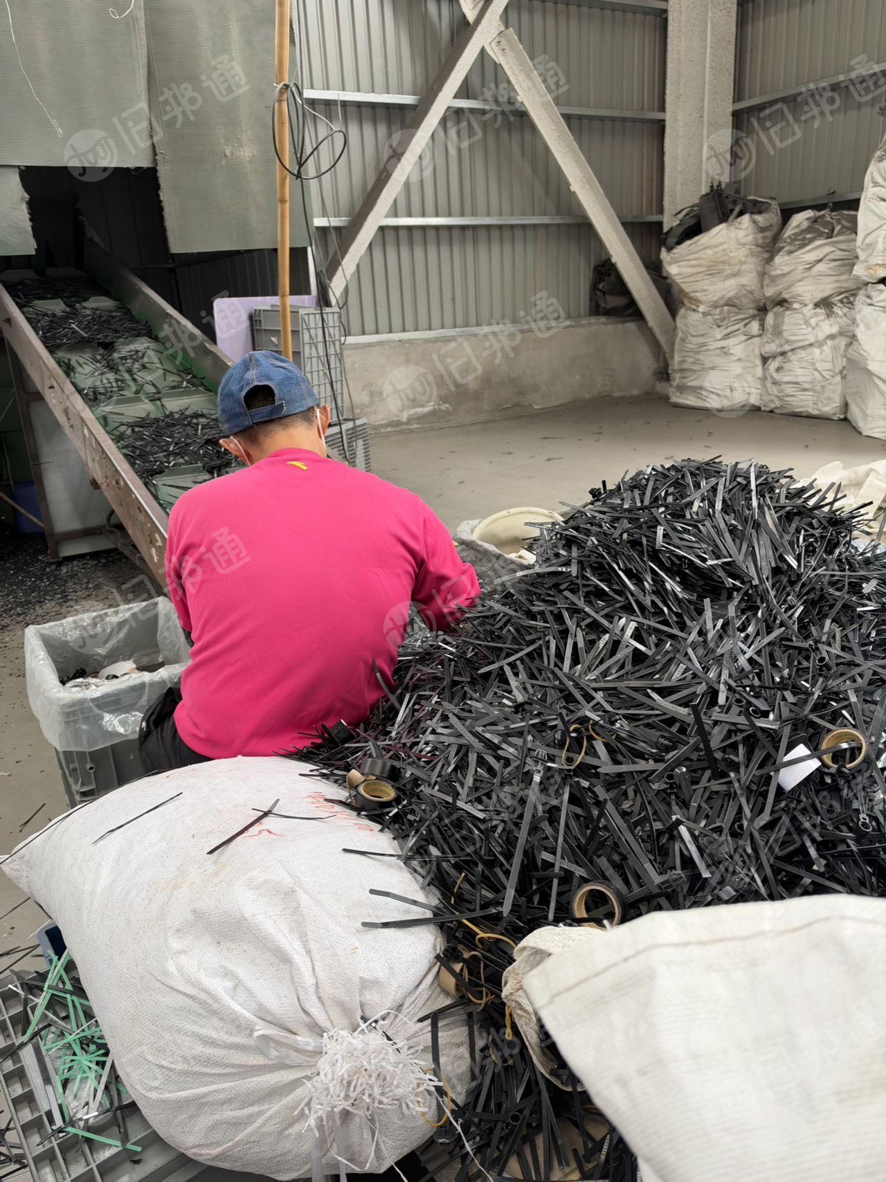 大量采购尼龙扎带毛料