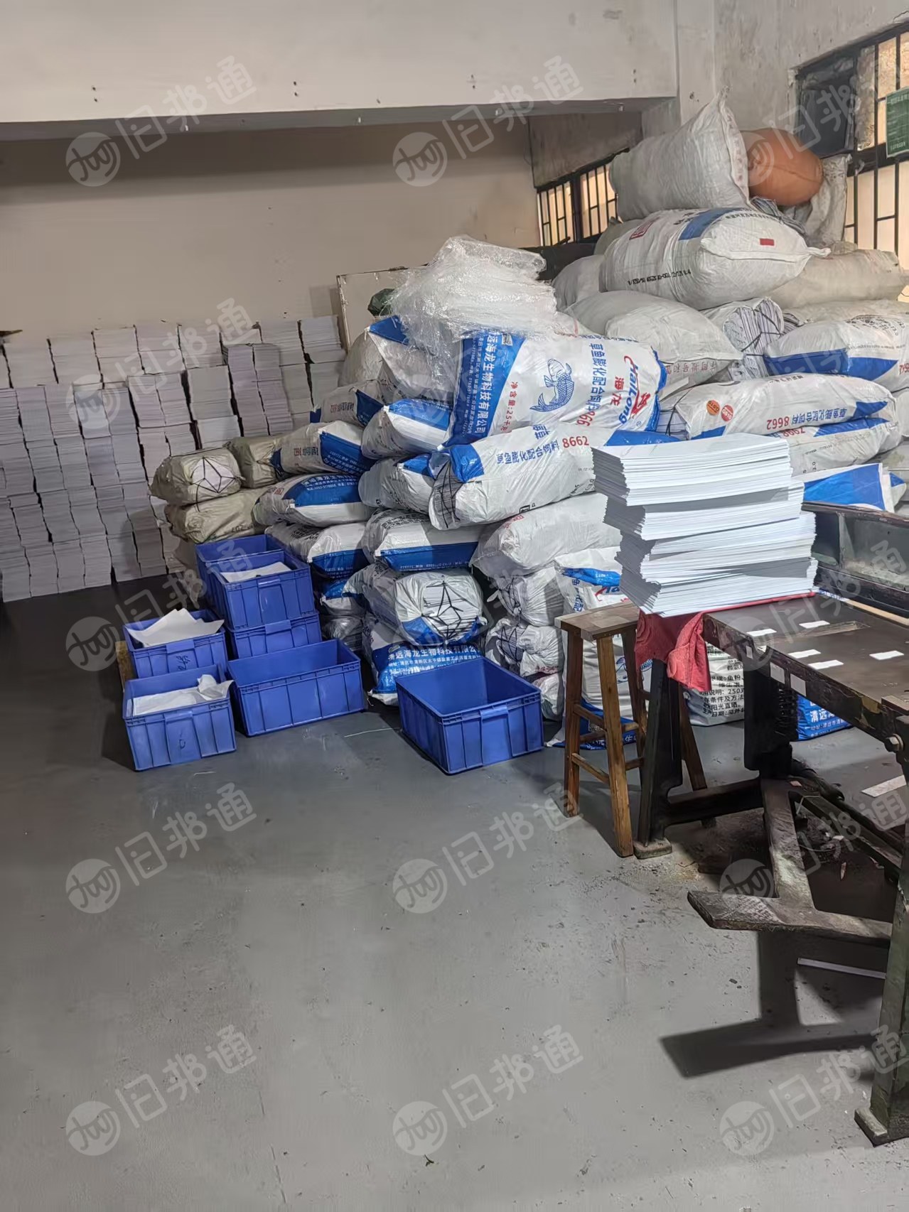出售中性PVC卡框边料，现货十几吨