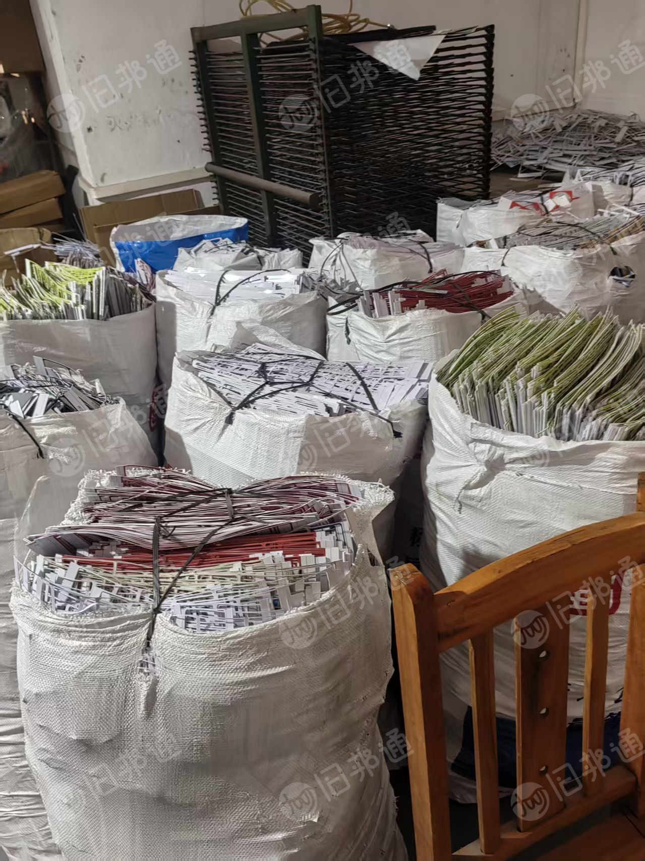 出售中性PVC卡框边料，现货十几吨