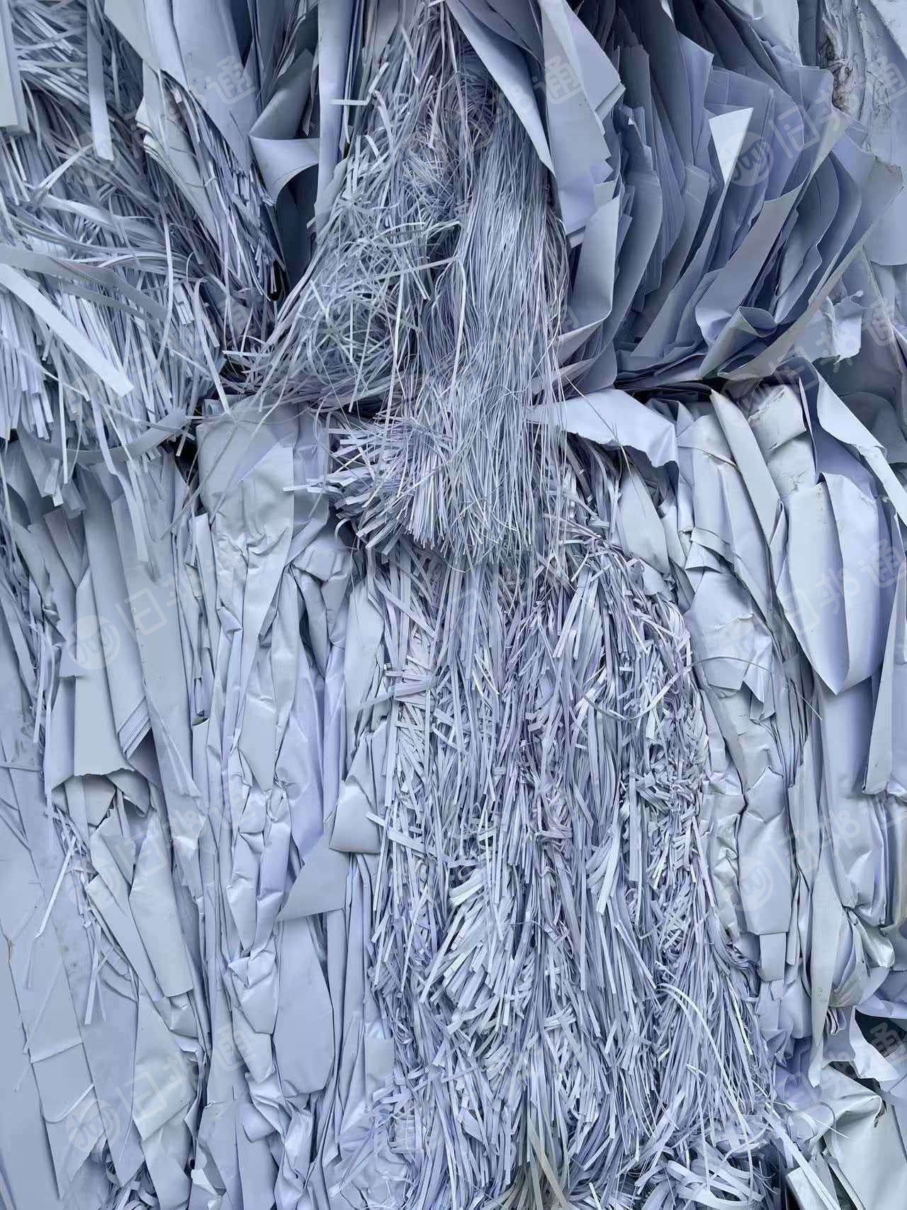 出售无膜的相册纸边角料压块