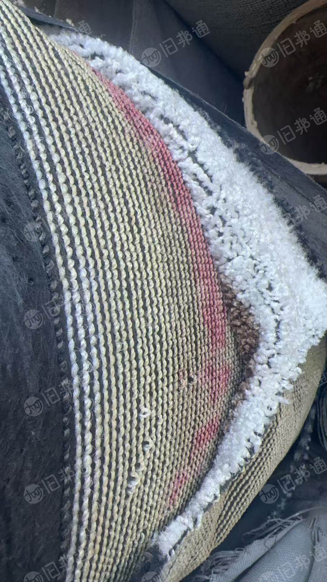长期出售尼龙复合涤丙地毯料，尼龙地毯边角料，纱线是尼龙，底布是涤纶和丙纶的，可以造粒用
