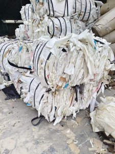长期出售皮革纸废料，压包和卷筒都有，无膜和带膜分开打包