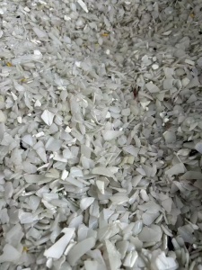 长期出售冷洗大白低压吨桶破碎料