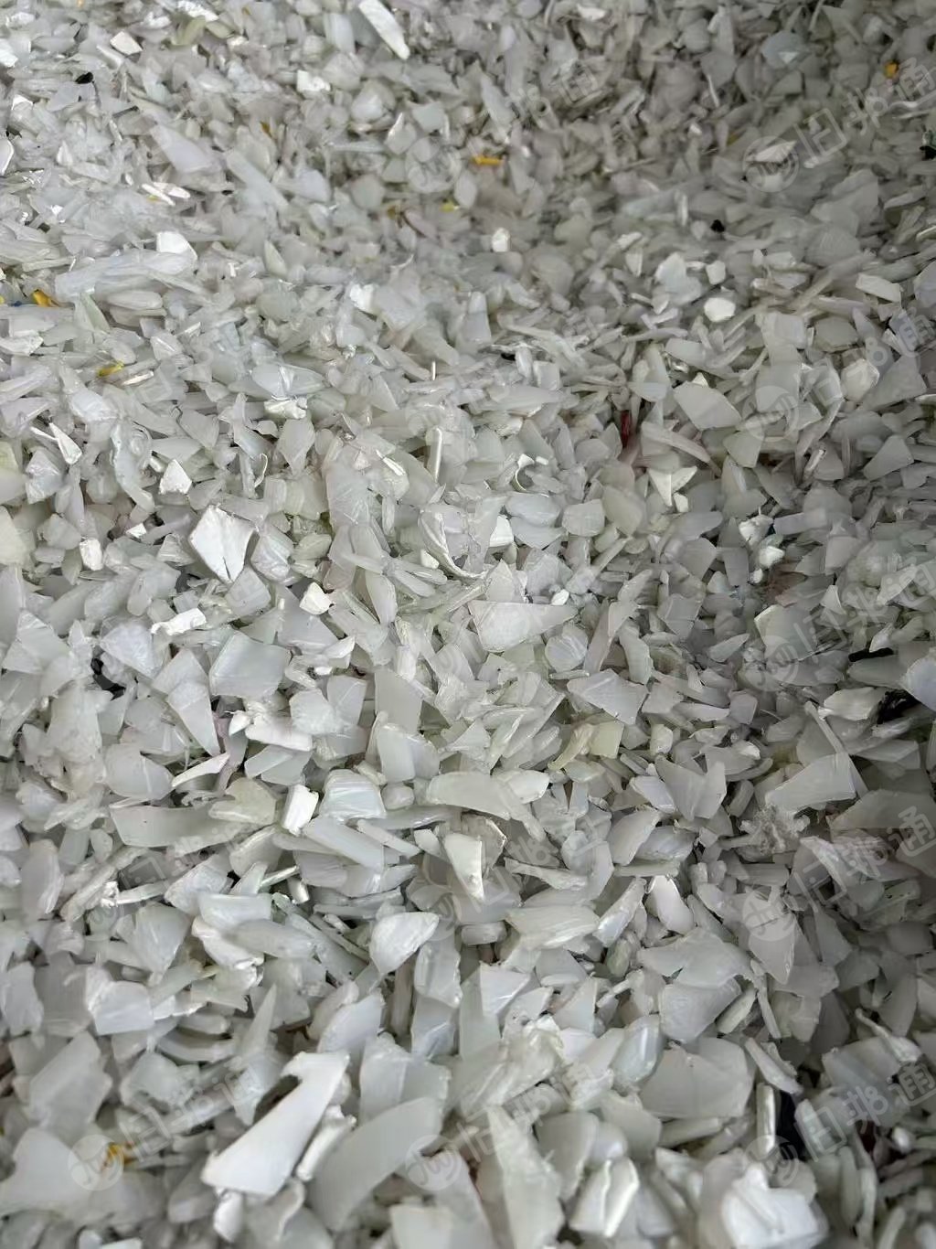 长期出售冷洗大白低压吨桶破碎料