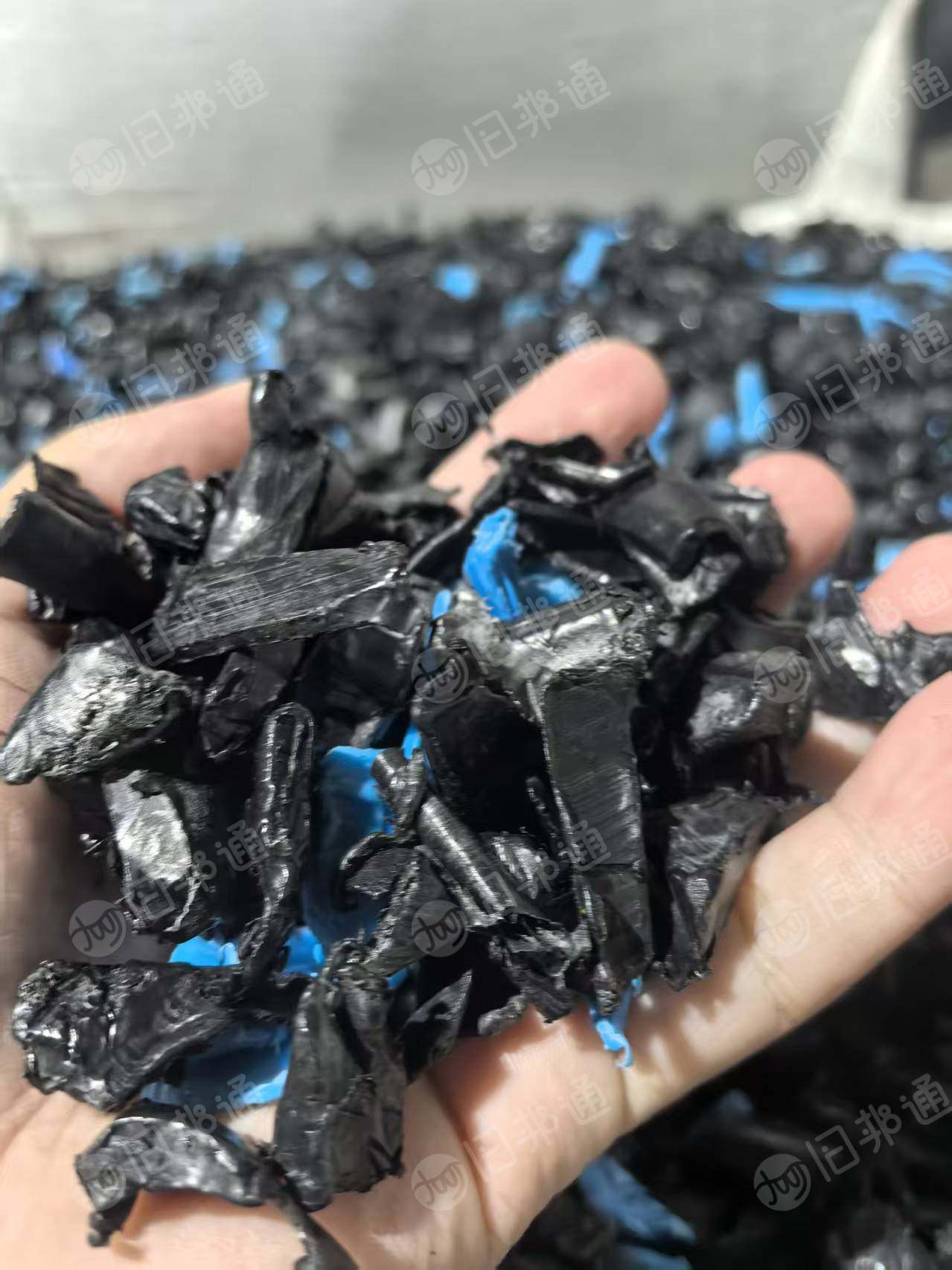 长期出售蓝线管破碎料，有原生也有混合的