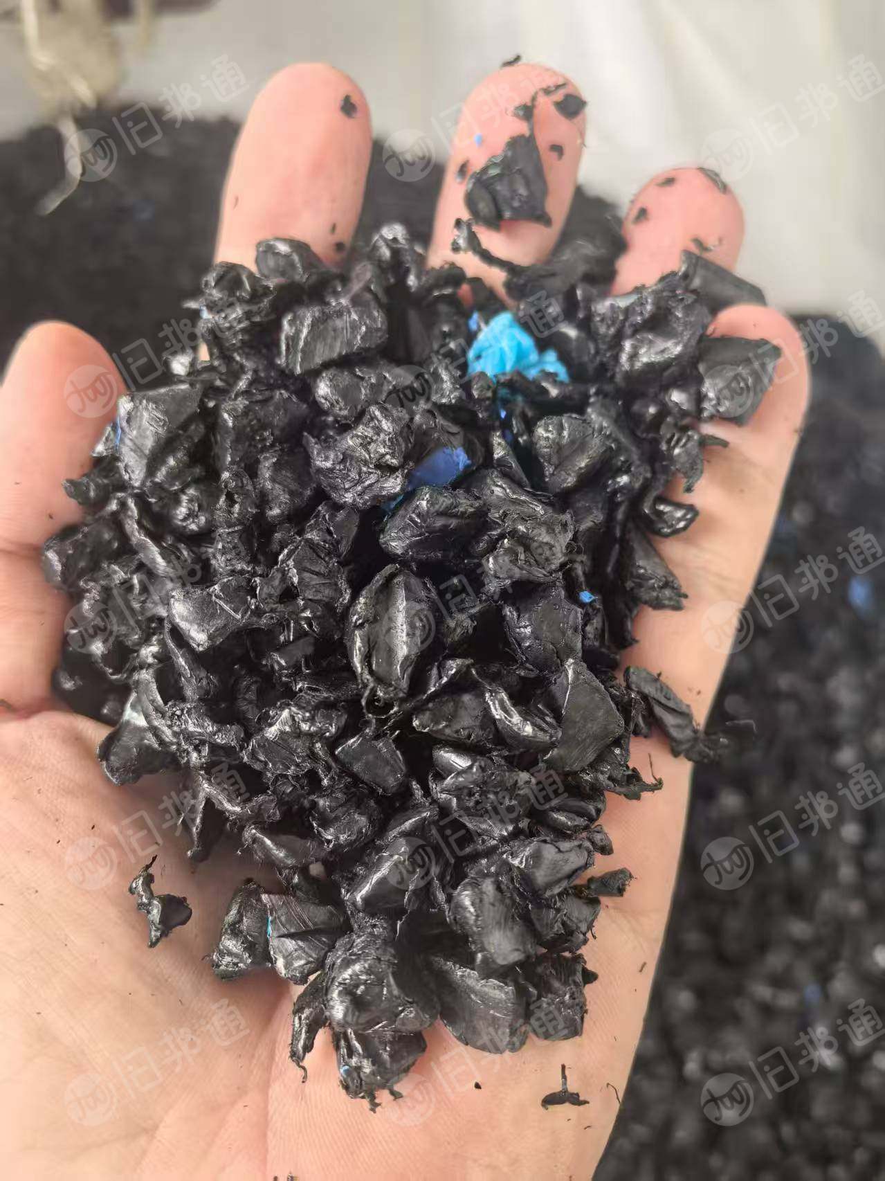 长期出售蓝线管破碎料，有原生也有混合的