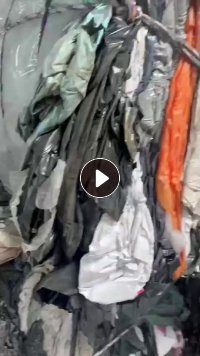 大量出售汽车贴膜厂下来，软pvc上面一张pet滑膜，没胶10吨