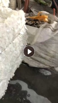 清洗破碎好的PET膜，干净的，反光膜清洗料长期出售