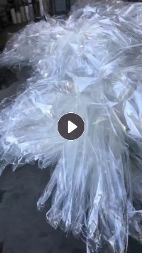 pet无胶料，中间是纯滑膜，边上有一公分涂层指甲能刮掉，三四个丝厚，现货十来吨