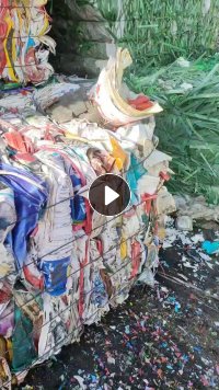 PP涂料桶出售，桶和盖子是分开压包的，现货1挂。