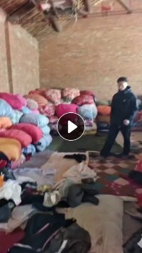 长年出售分拣好的精品夏装，冬装，羽绒服，鞋，包，欢迎致电