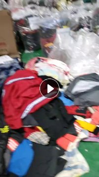 出口厂家长期大量回收国际品牌衣服，各种品牌衣服