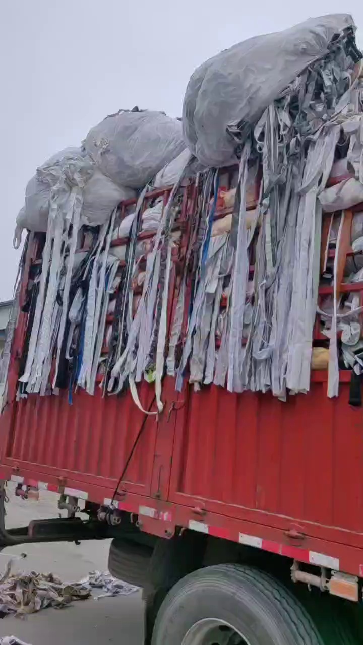 大量出售PVC人造革，月供300吨