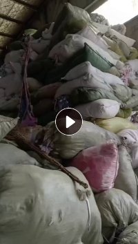 长期出售涤棉开花料服装下脚料，现货300多吨