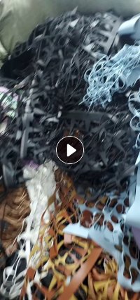 常年出售做皮套下来的PVC革边料，现货十多吨