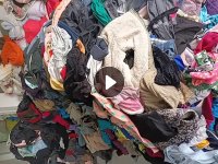 旧衣服分拣货，旧衣服裤子 黑料，白料，鞋子，包包