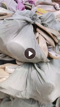 出售白橡胶二面白，花橡胶黄的鞋子，现货二十多吨