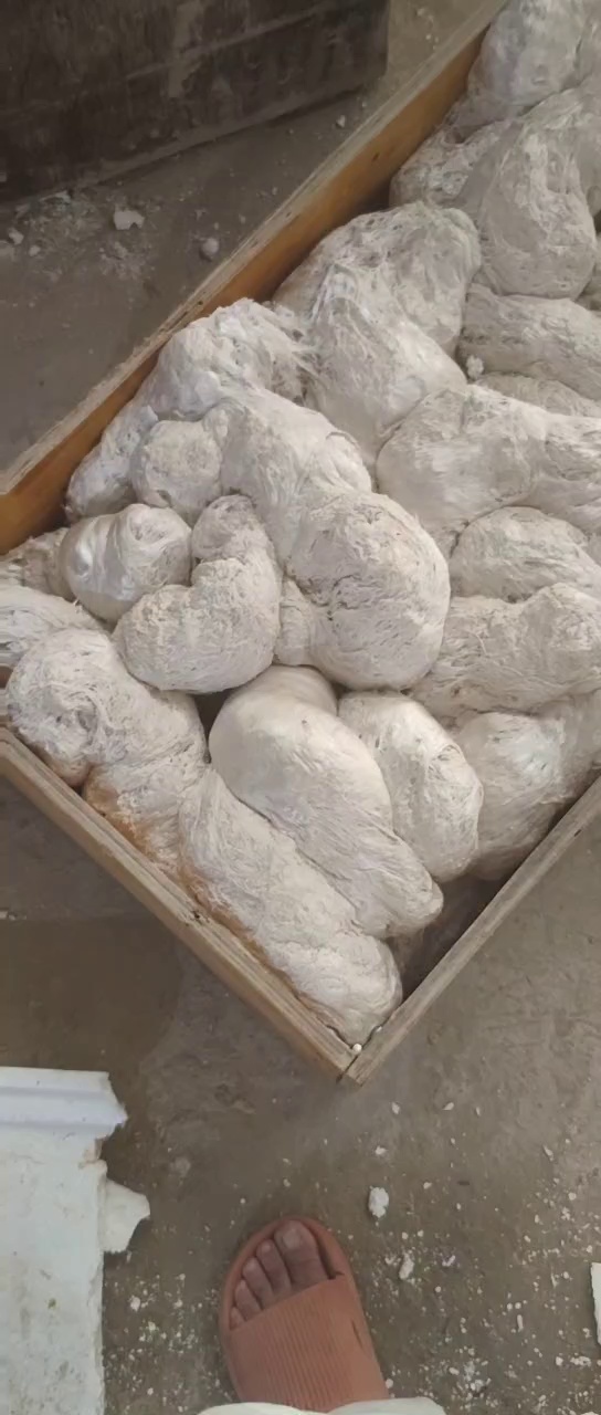 出售热熔块，社会料，现货7.8吨