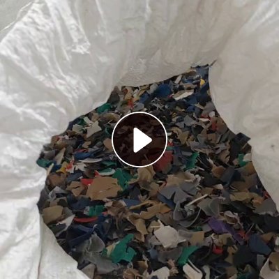 出售中桶破碎料，含少量大蓝桶，纯机油壶破碎料，过3道水池高温烘干，现货100多吨，月供200多吨