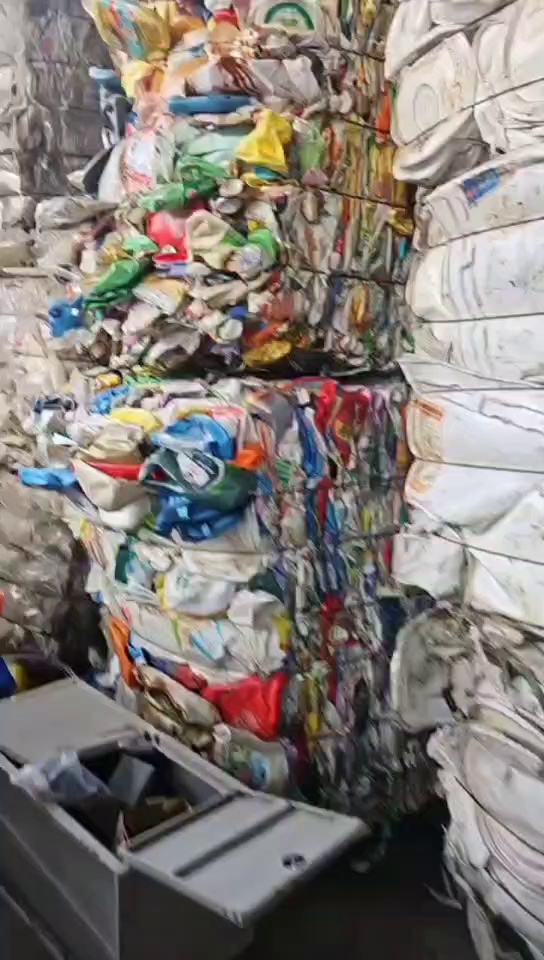 出售花乙破碎料，涂料桶破碎料，清洗甩干