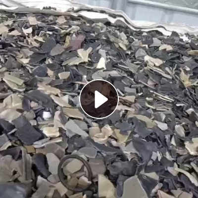 出售汽车内饰破碎料，现货20多吨，保险杠破碎料，现货40多吨，清洗甩干