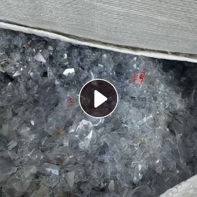 出售PET吸塑片破碎料，带油带点标签，现货18吨左右