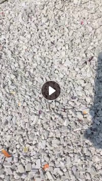 长期出售水果筐破碎料，现货瓷白30吨左右，黑的5吨，过16筛网破的