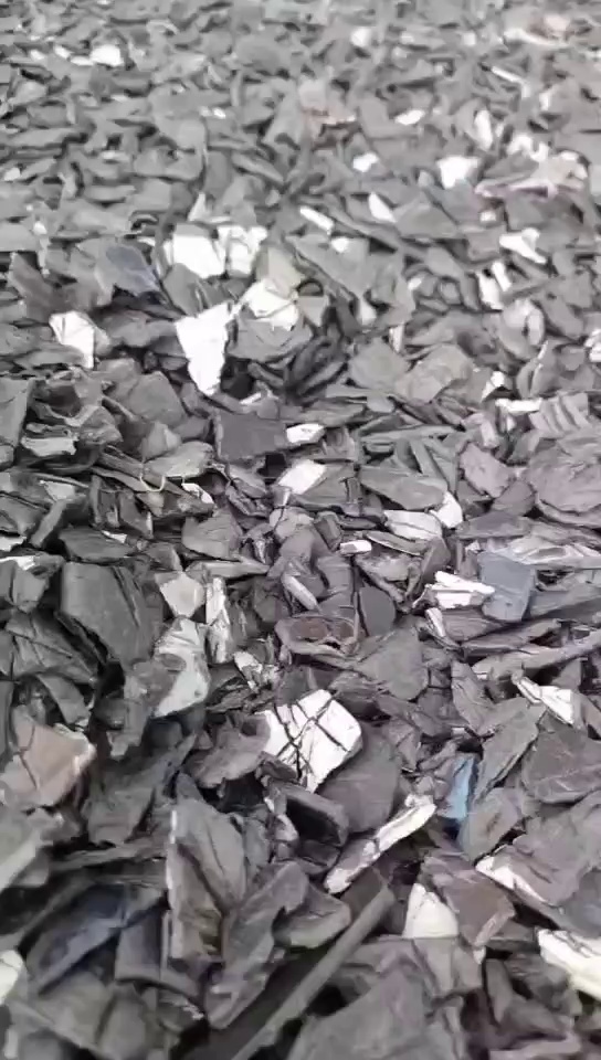 出售4S店下来的保险杠破碎料，现货有2挂车