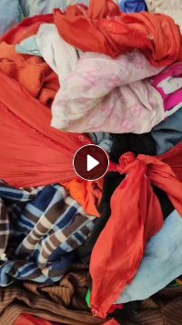 出售旧衣服黑料，下脚料，现货有十六吨左右，货在安徽亳州