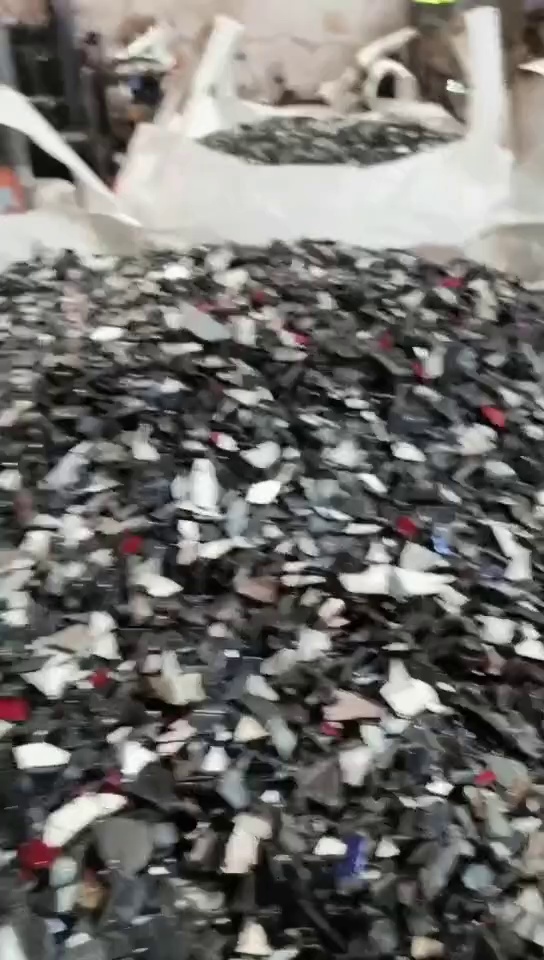 出售PP保险杠破碎料，清洗甩干，现货50多吨