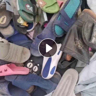 长期大量出售分拣厂的拖鞋，水鞋，胶鞋，现货十吨左右