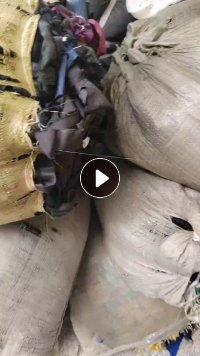 大量出售黑色涤纶废布，老色涤纶碎布