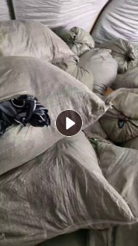 长期大量出售没漂洗的化纤牛仔碎布，牛仔边角料，牛仔废布，现货十五吨左右