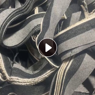长期出售杂色的的纯牛仔碎布，牛仔边角料，牛仔废布，每天都有10吨左右